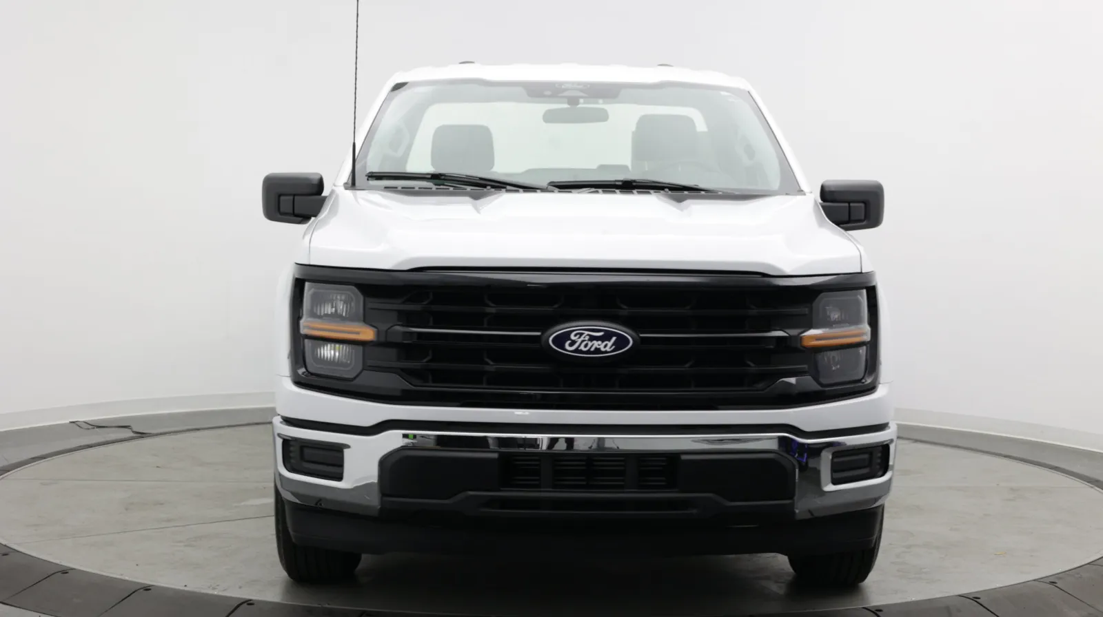 Ford F-150 photo 2