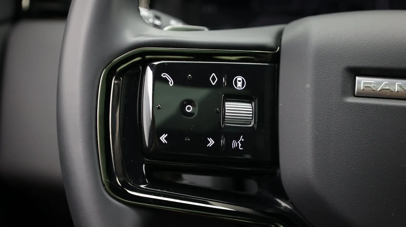 Land Rover Range Rover Evoque photo 24