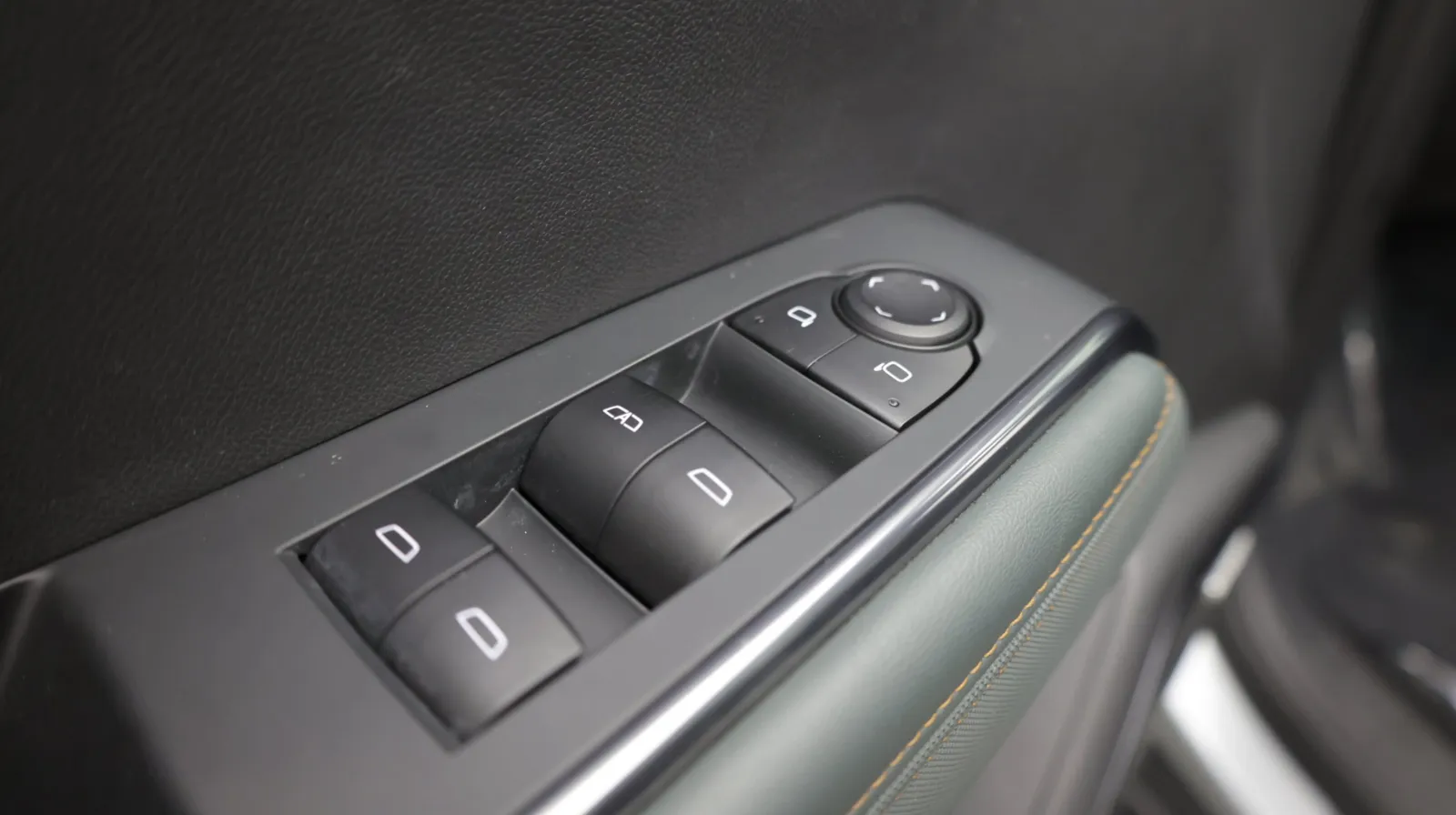 GMC Acadia photo 16