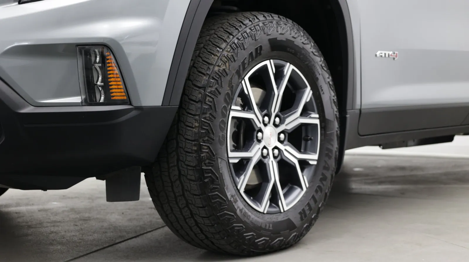 GMC Acadia photo 11