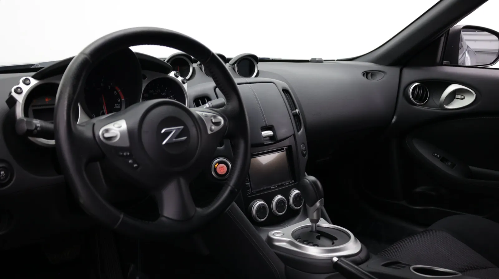 Nissan 370Z photo 11