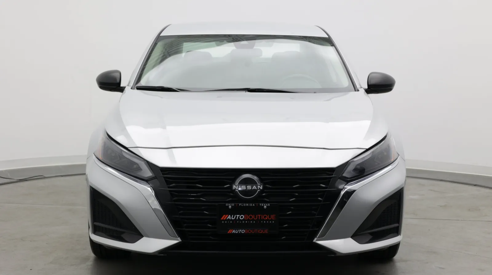 Nissan Altima photo 2