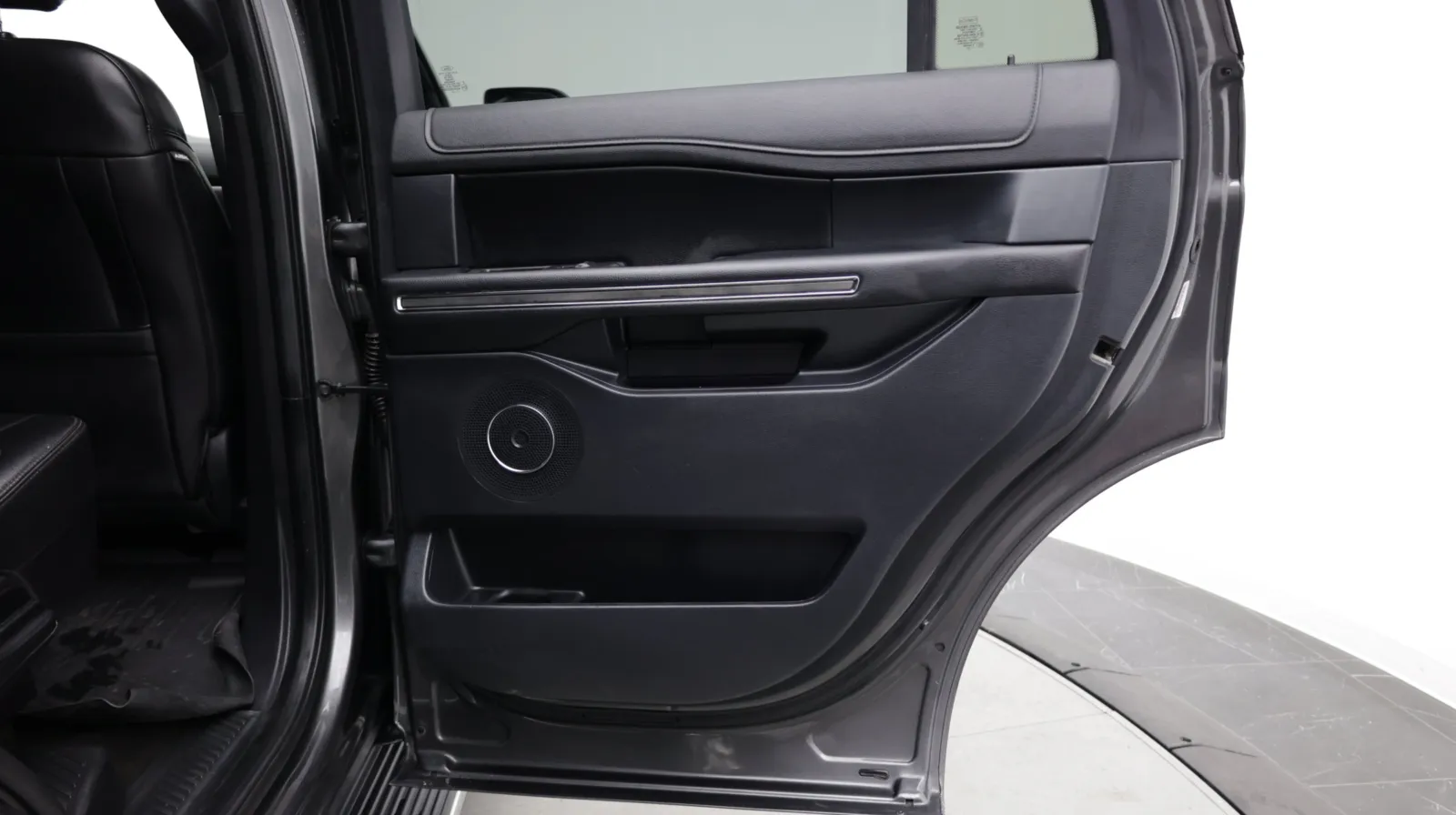 Ford Expedition photo 38