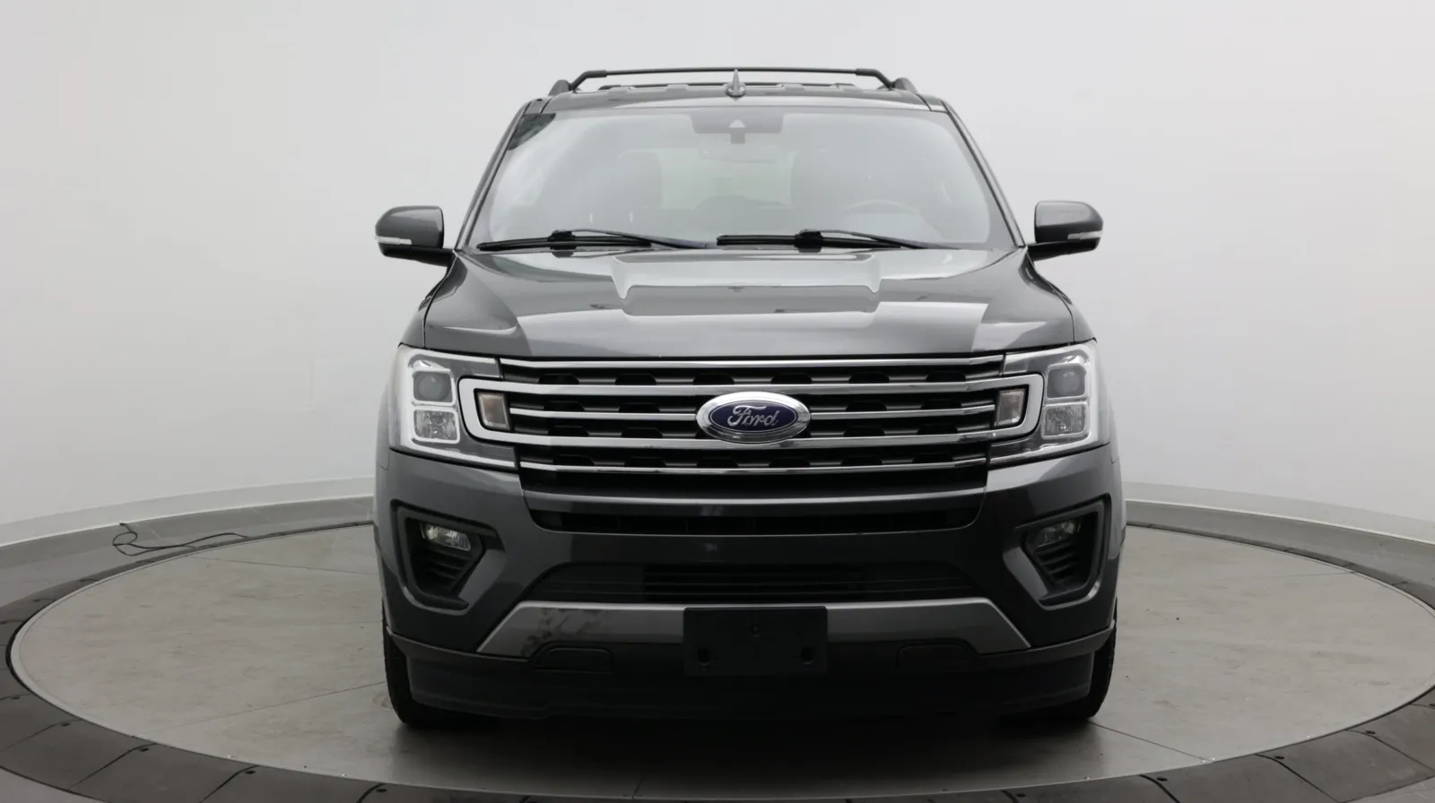 Ford Expedition photo 2