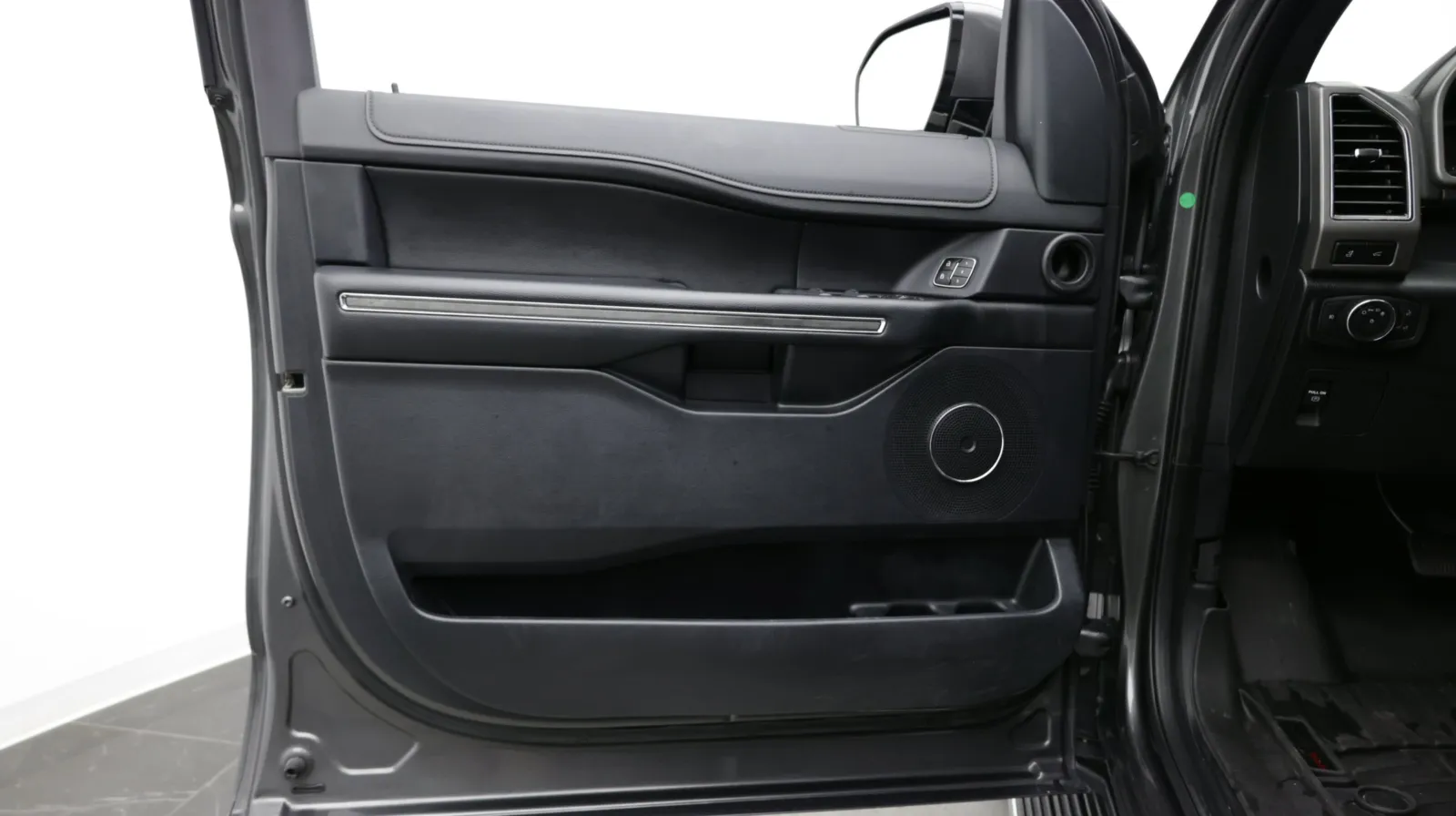 Ford Expedition photo 13