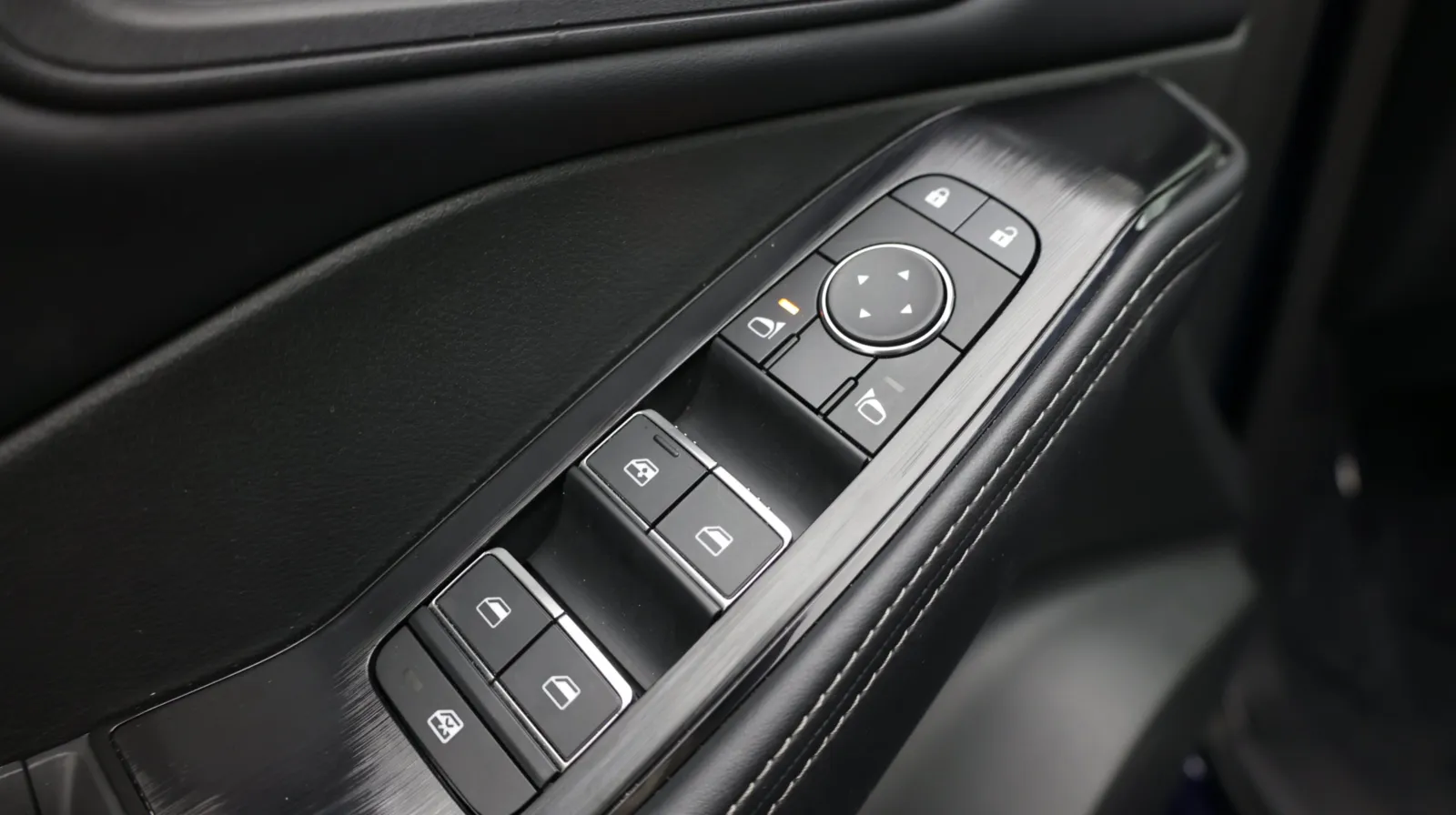 Nissan Rogue photo 13