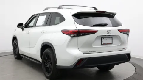 More photos of 2021 Toyota Highlander L at Auto Boutique Florida, FL