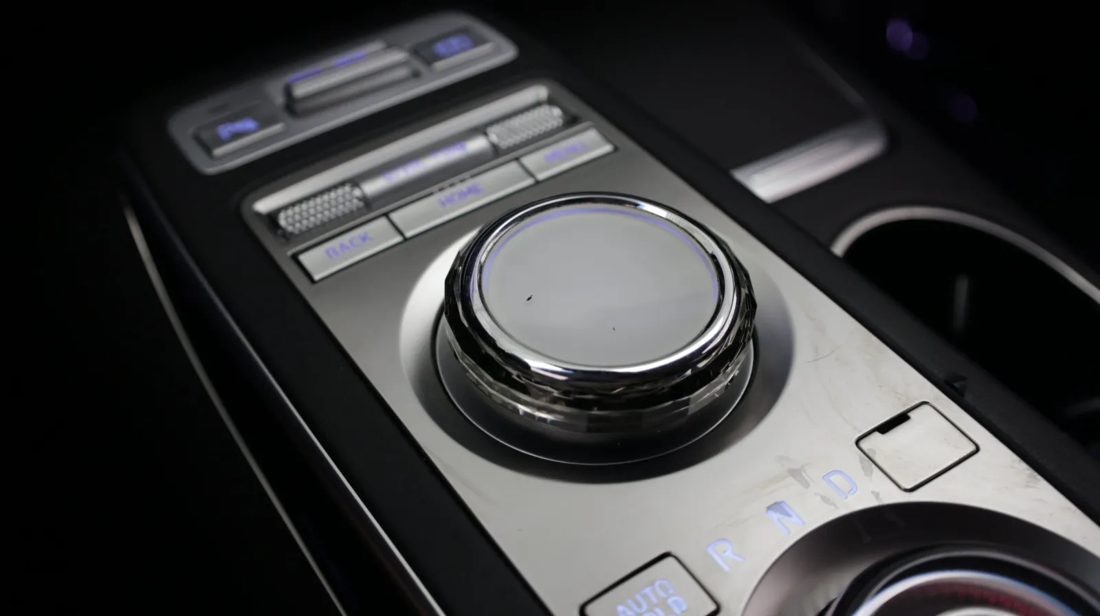 Genesis GV70 photo 21