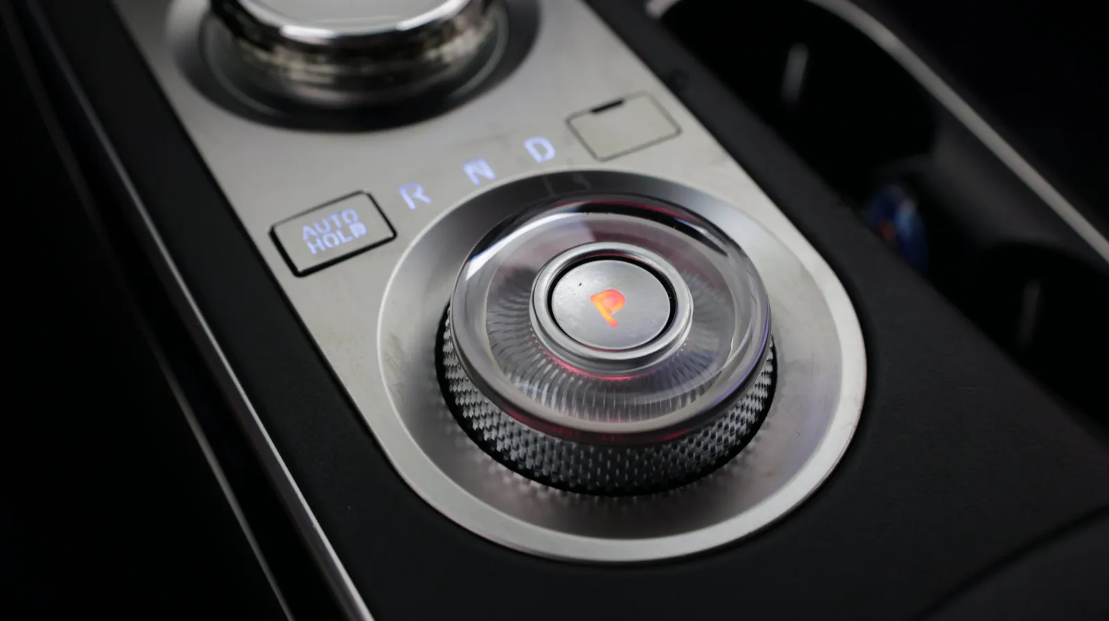Genesis GV70 photo 22