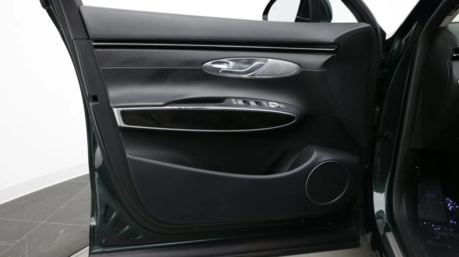 Genesis GV70 photo 12