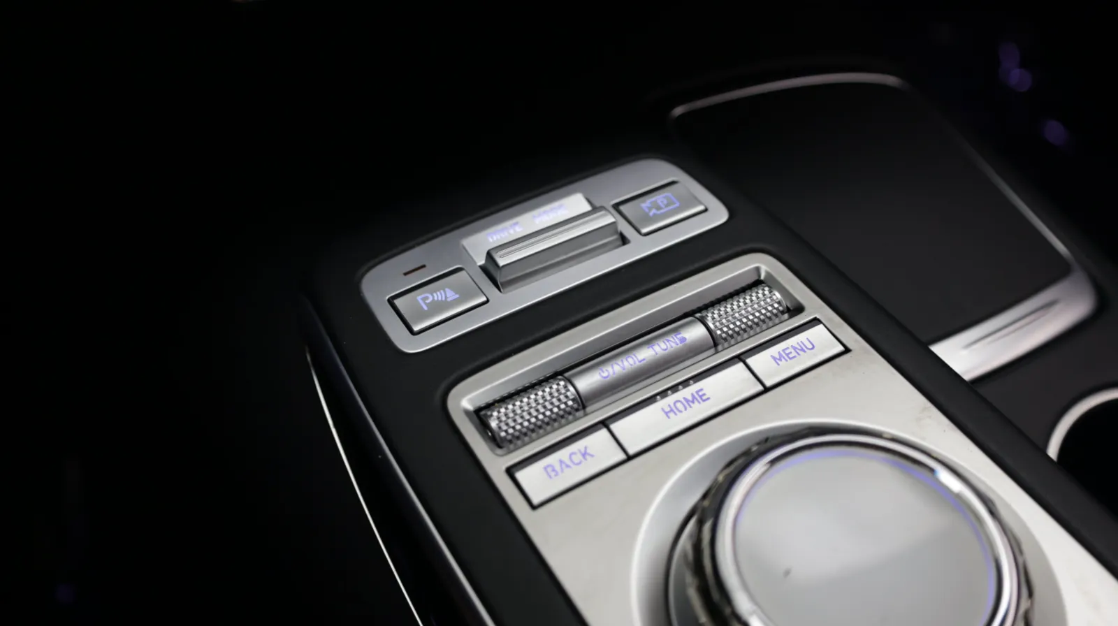 Genesis GV70 photo 20