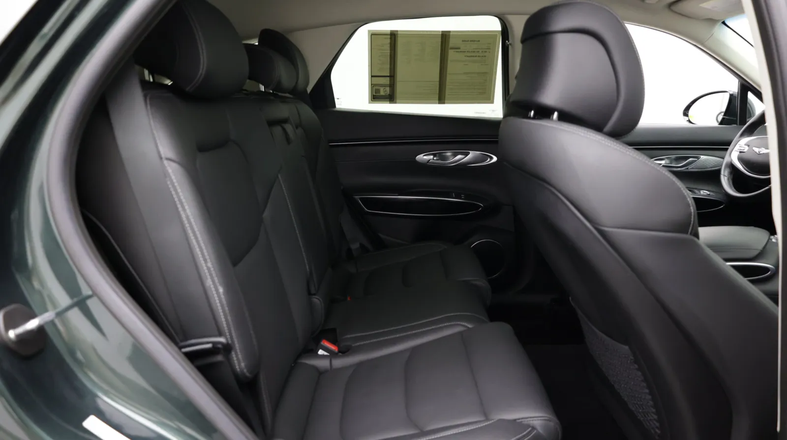 Genesis GV70 photo 36