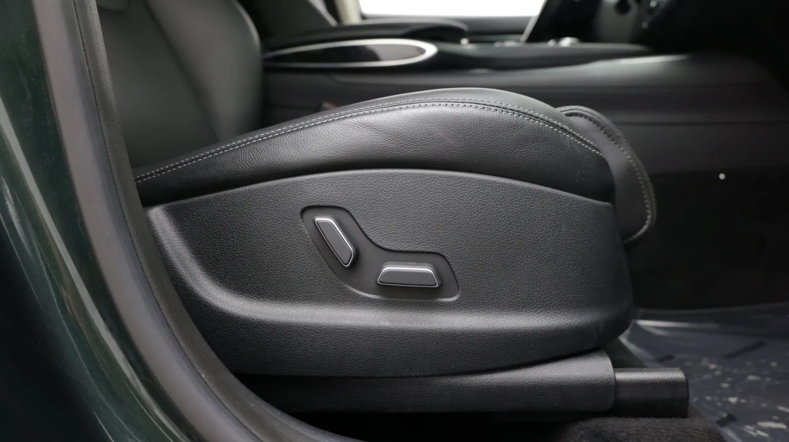 Genesis GV70 photo 39