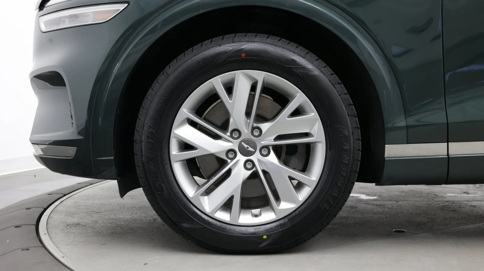 Genesis GV70 photo 9