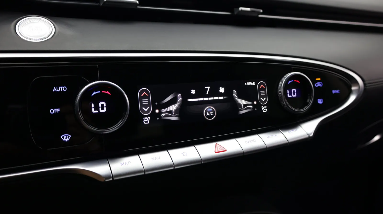 Genesis GV70 photo 19