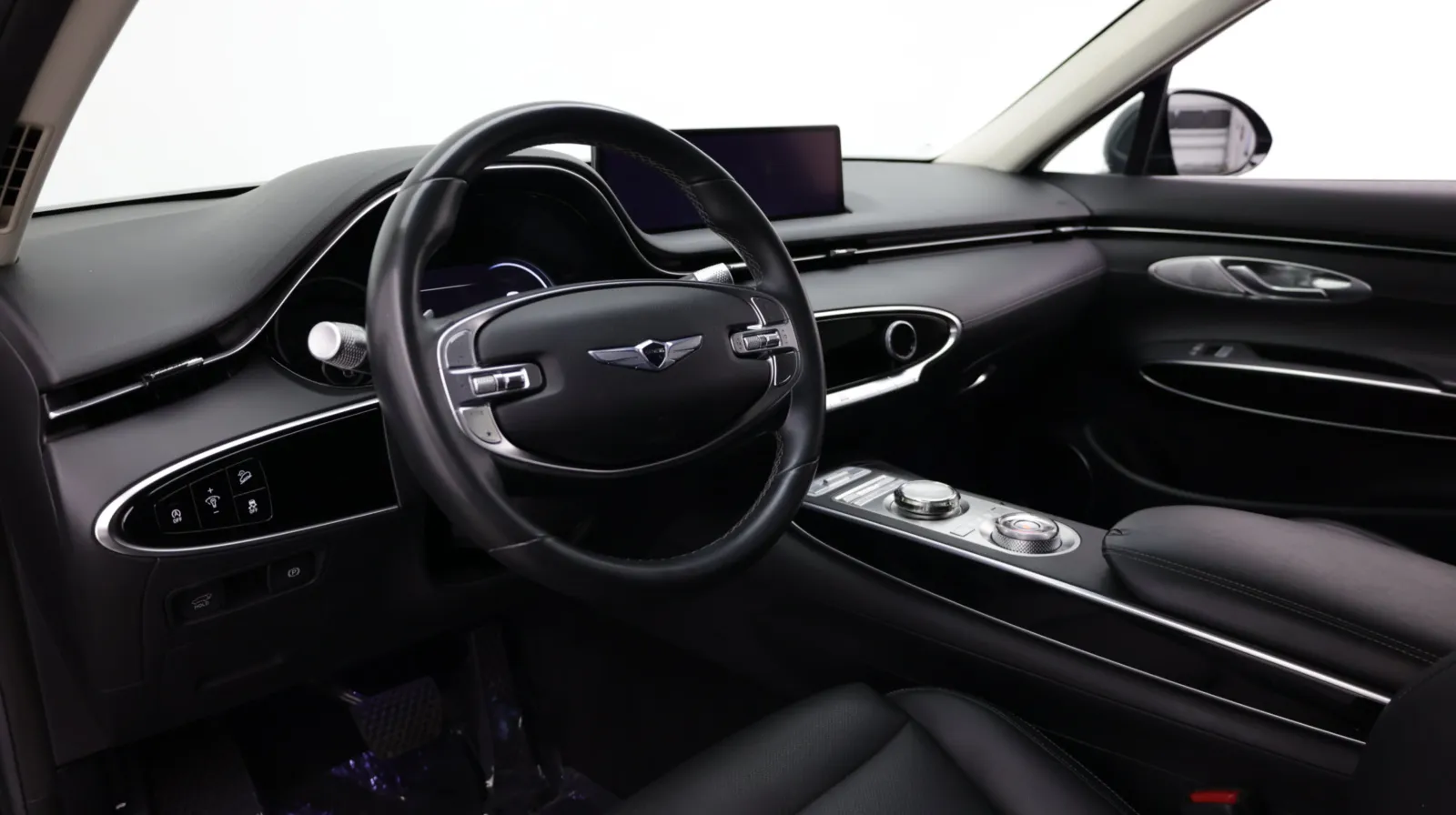 Genesis GV70 photo 13