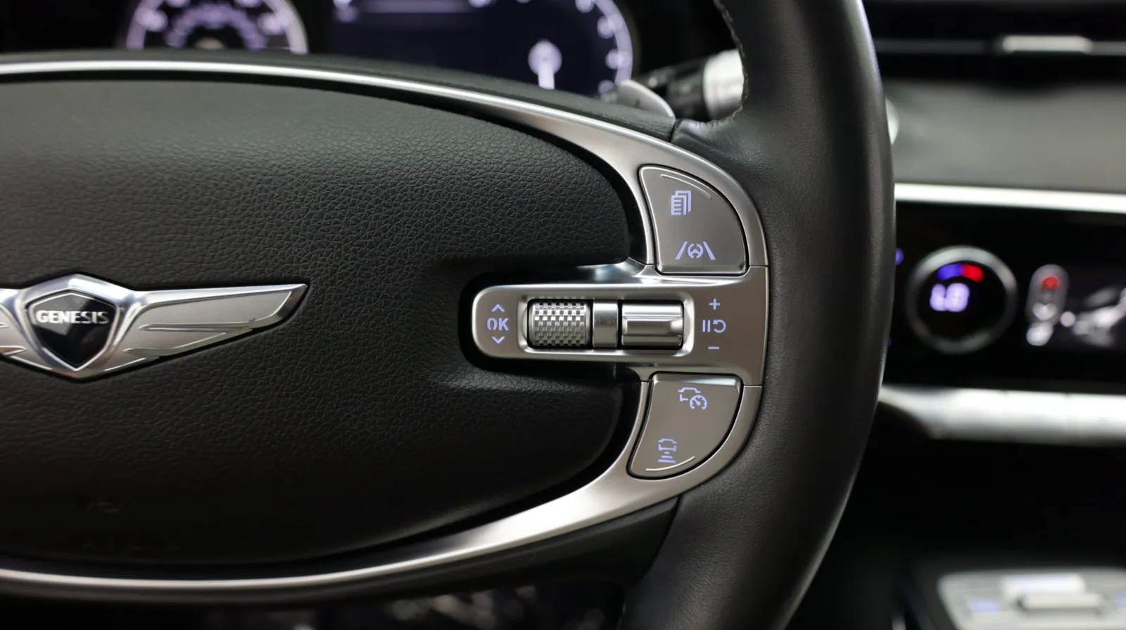Genesis GV70 photo 25