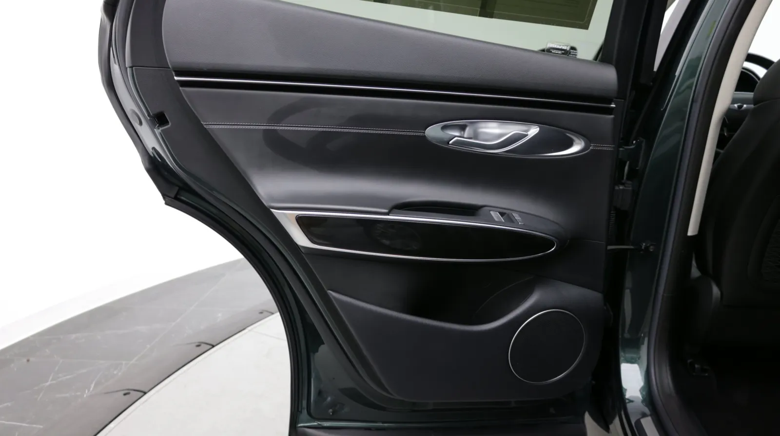 Genesis GV70 photo 28