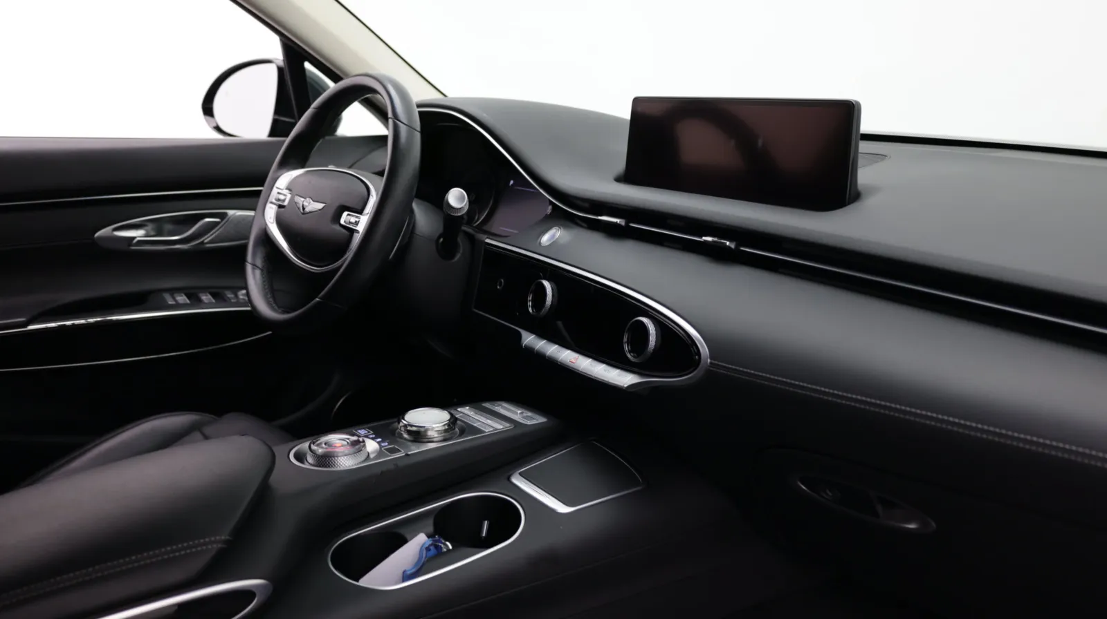 Genesis GV70 photo 38