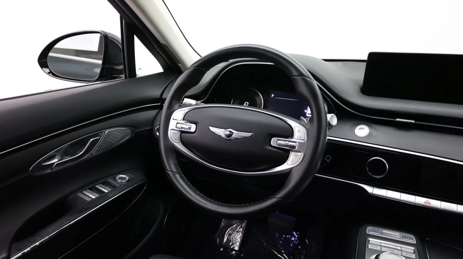 Genesis GV70 photo 30