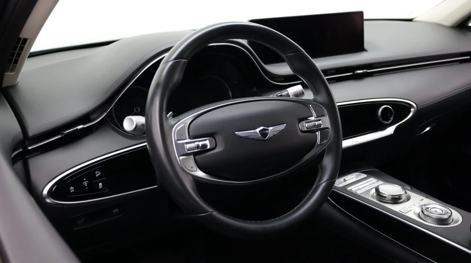 Genesis GV70 photo 11