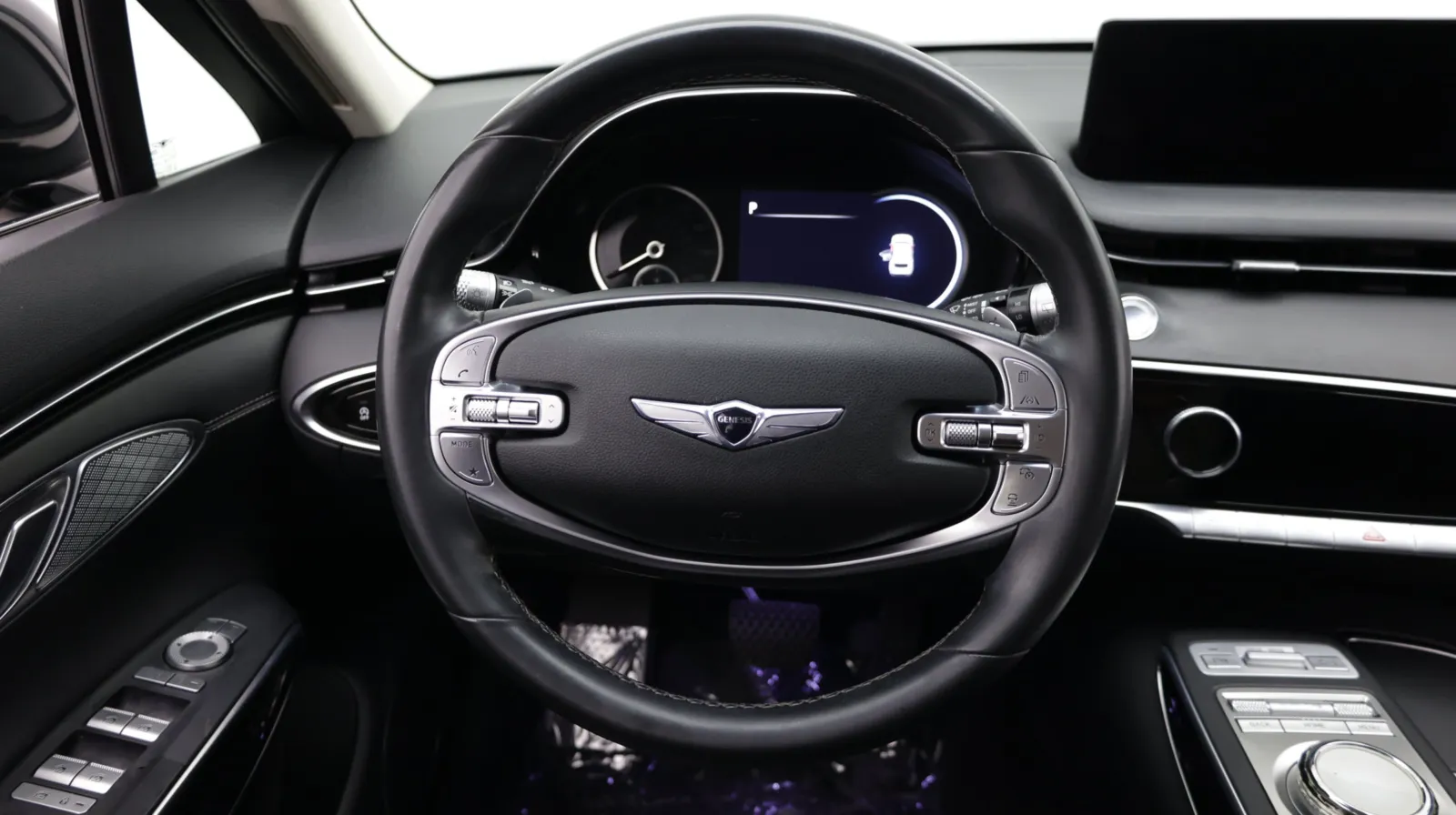 Genesis GV70 photo 29