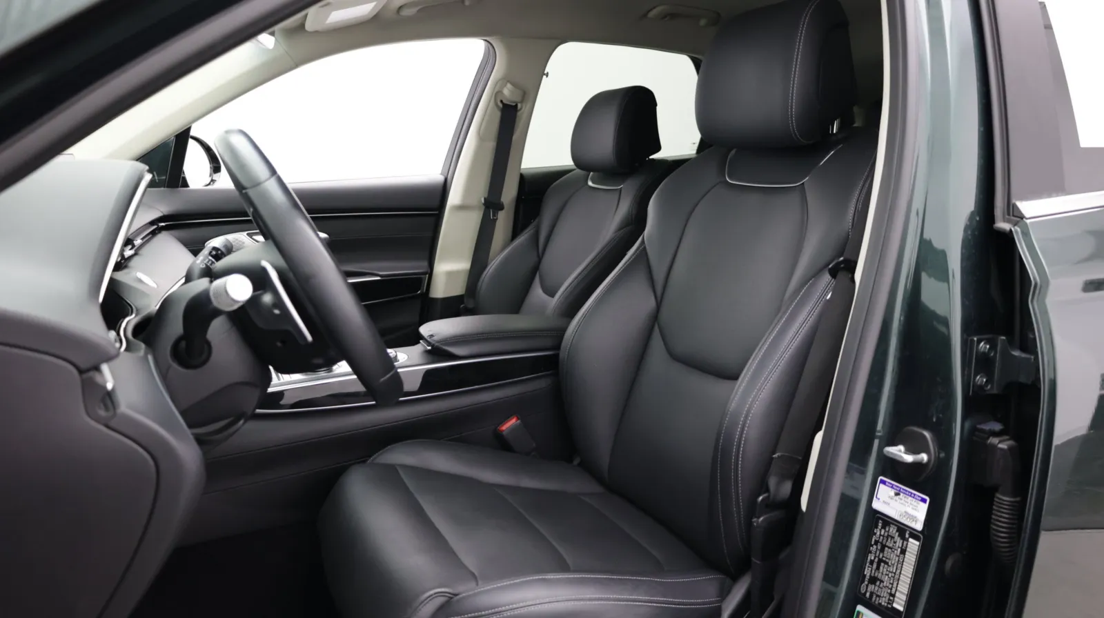 Genesis GV70 photo 16
