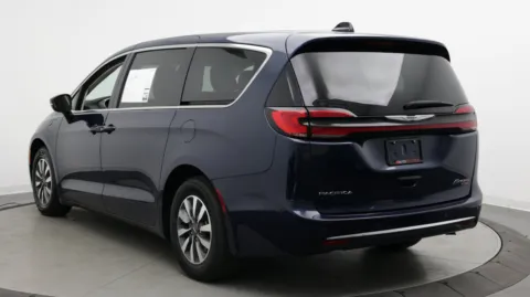 More photos of 2024 Chrysler Pacifica Hybrid Select at Auto Boutique Florida, FL