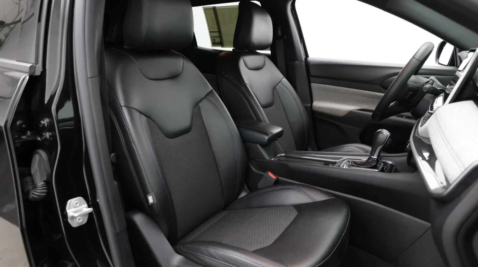 Jeep Compass photo 36