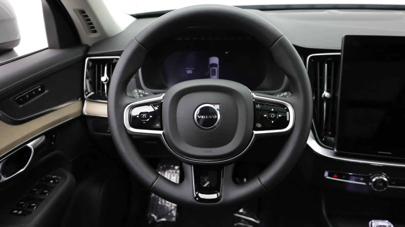 Volvo XC90 photo 30