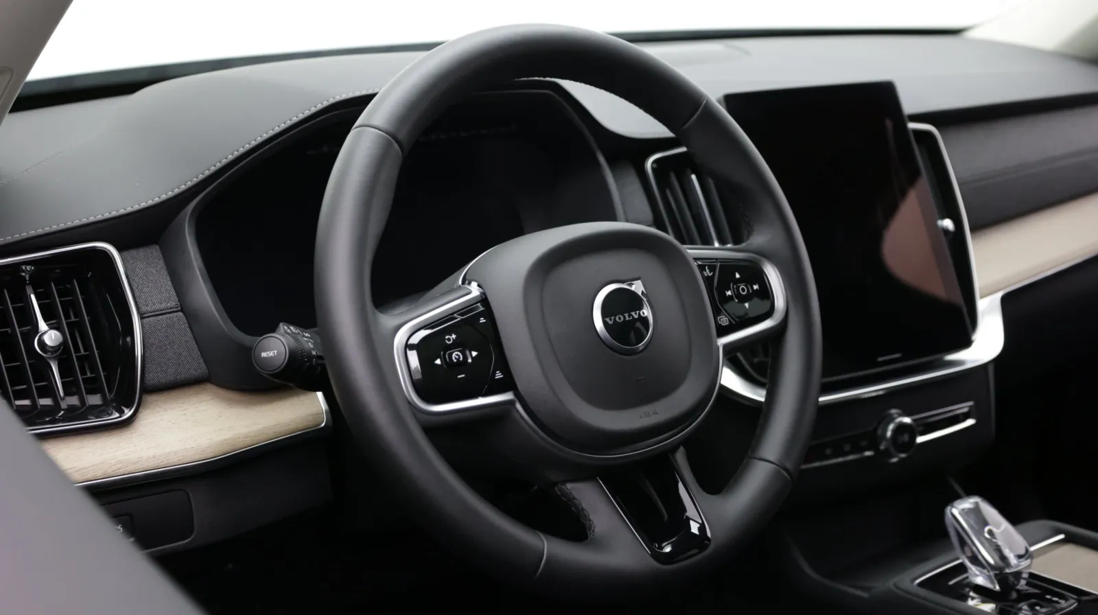 Volvo XC90 photo 11