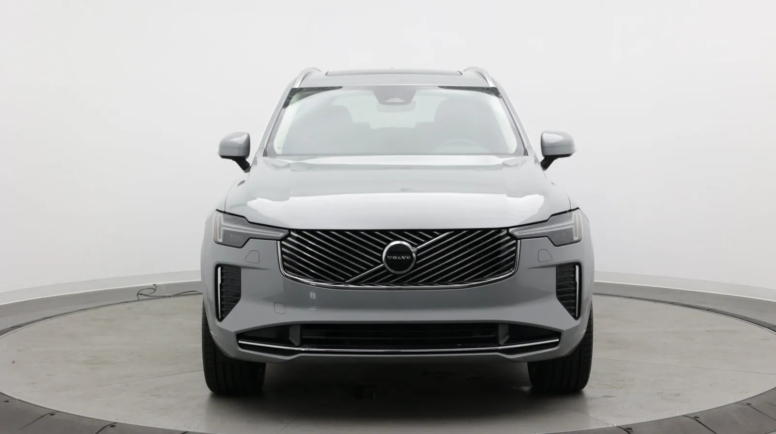 Volvo XC90 photo 2