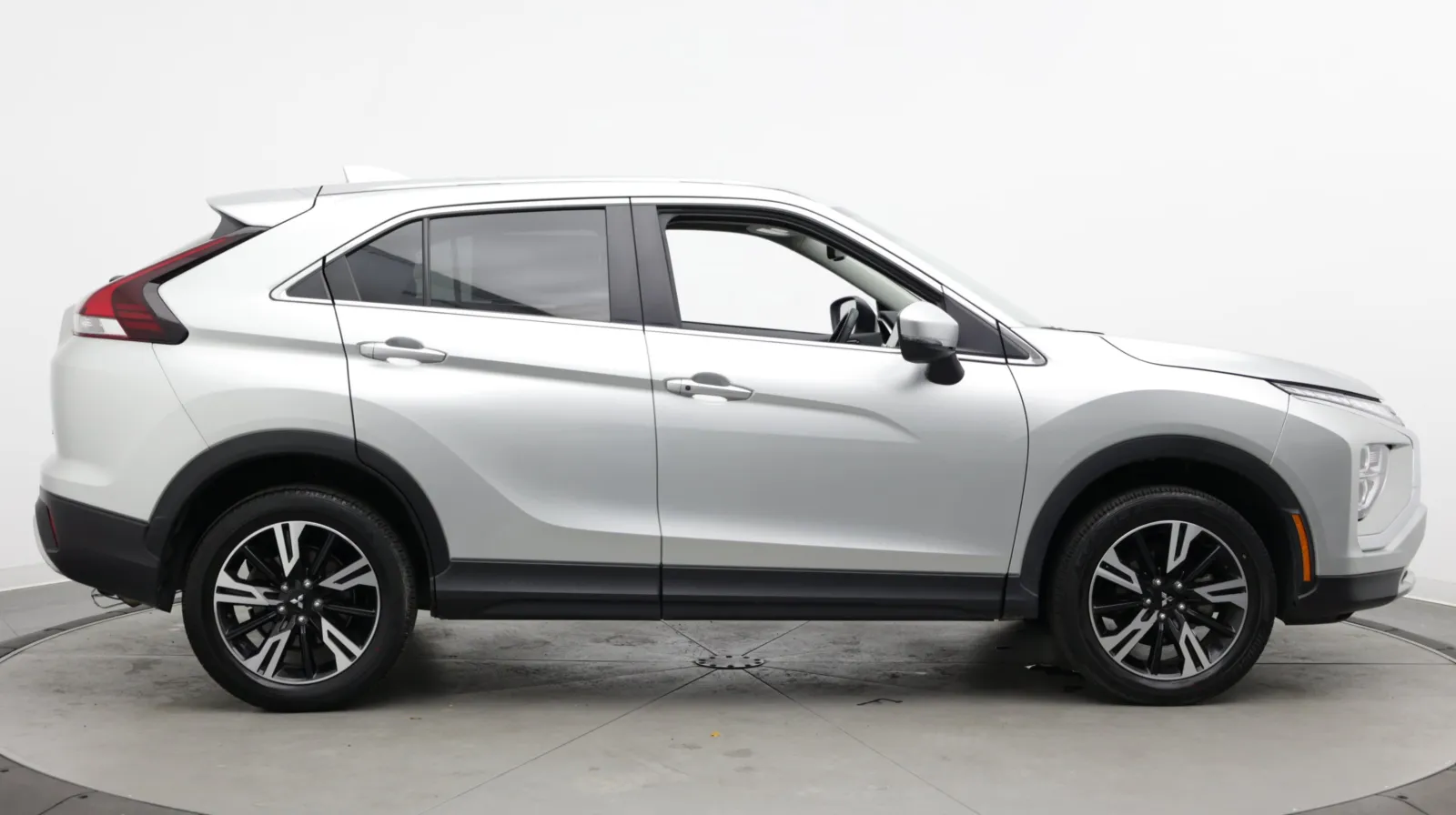 Mitsubishi Eclipse Cross photo 8