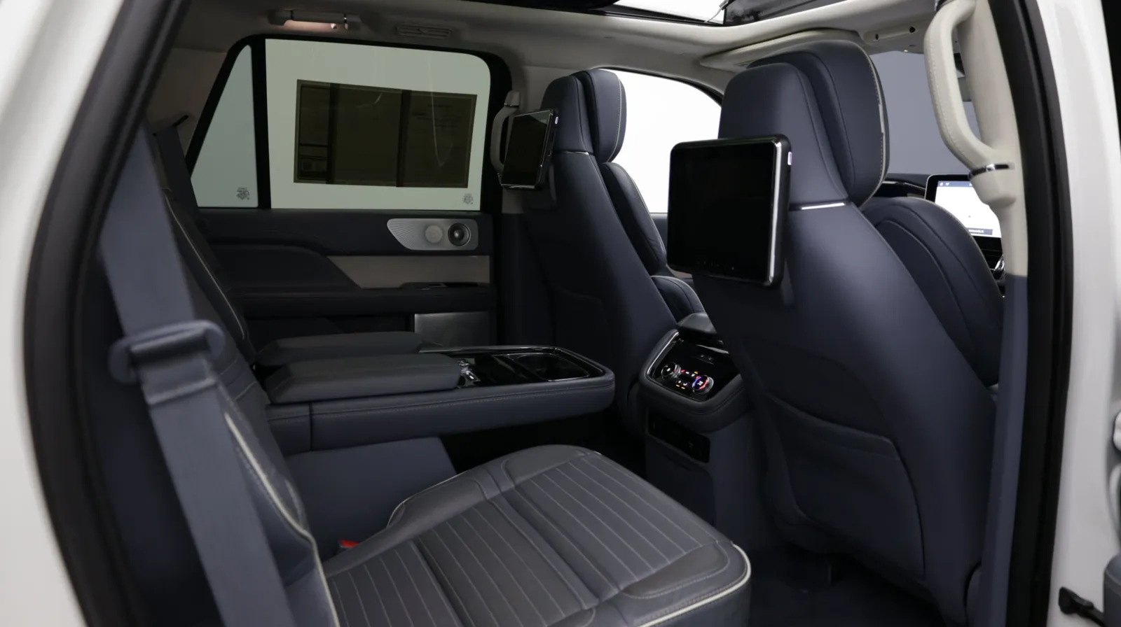Lincoln Navigator photo 42