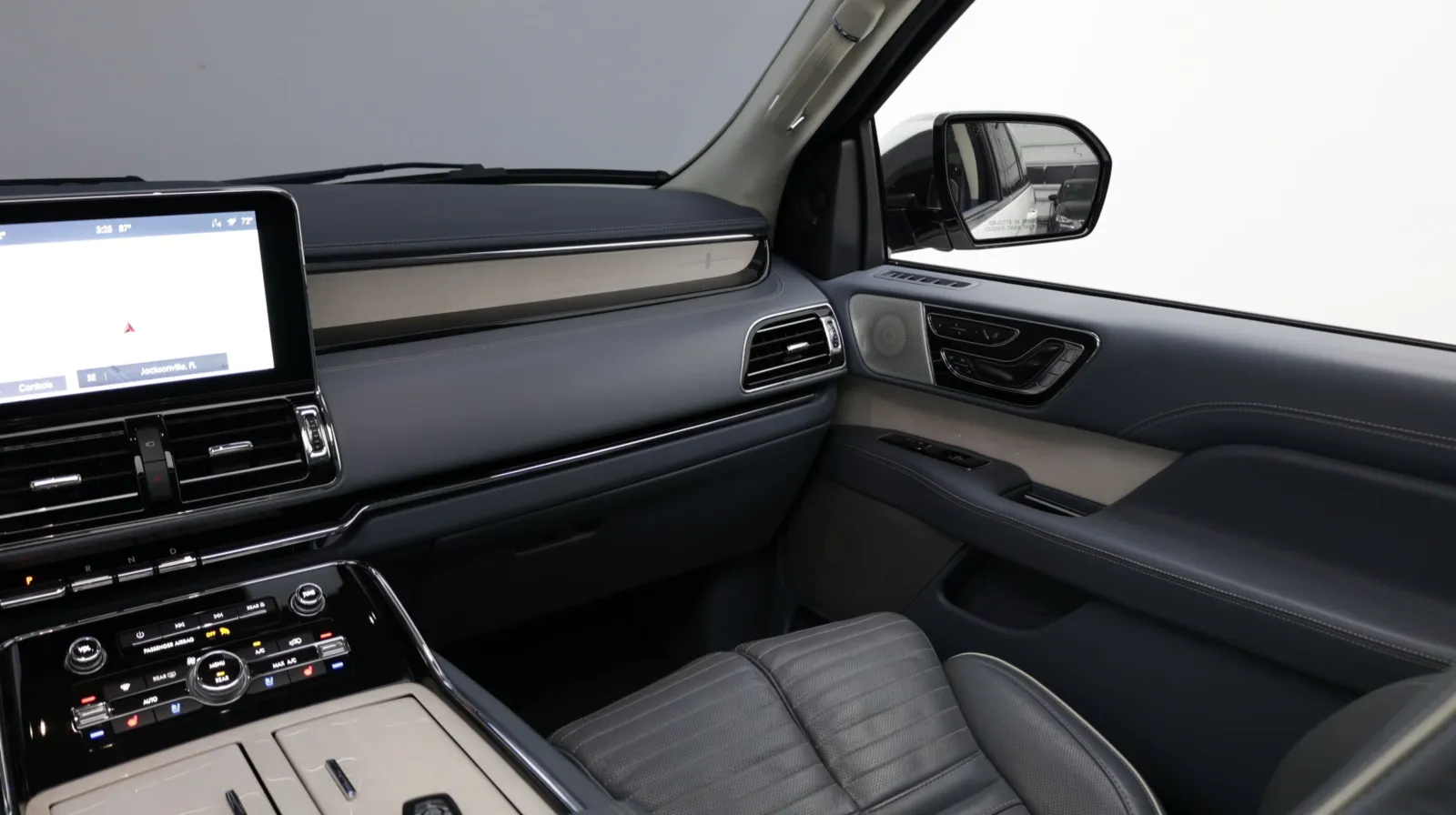 Lincoln Navigator photo 38