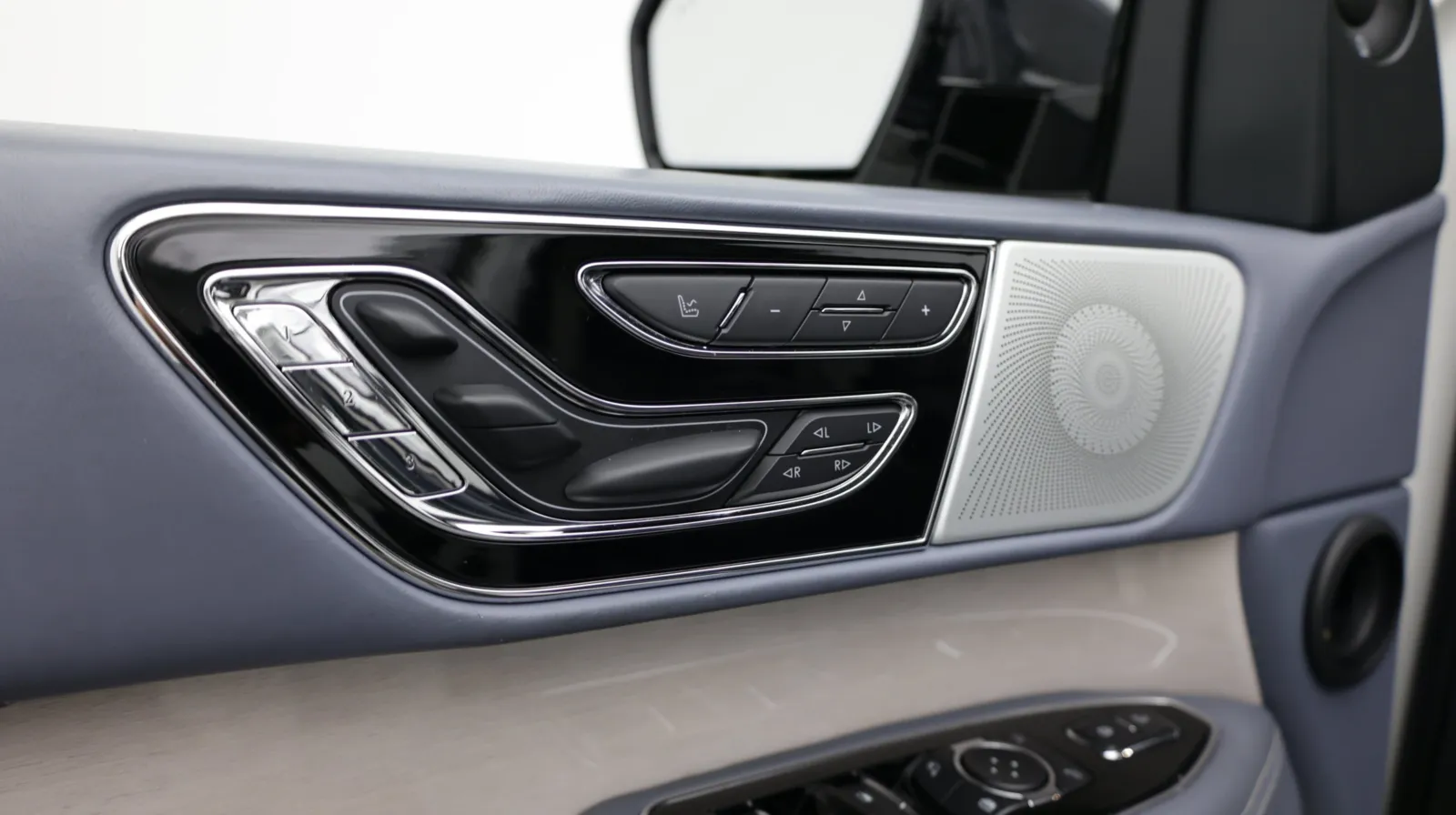 Lincoln Navigator photo 13