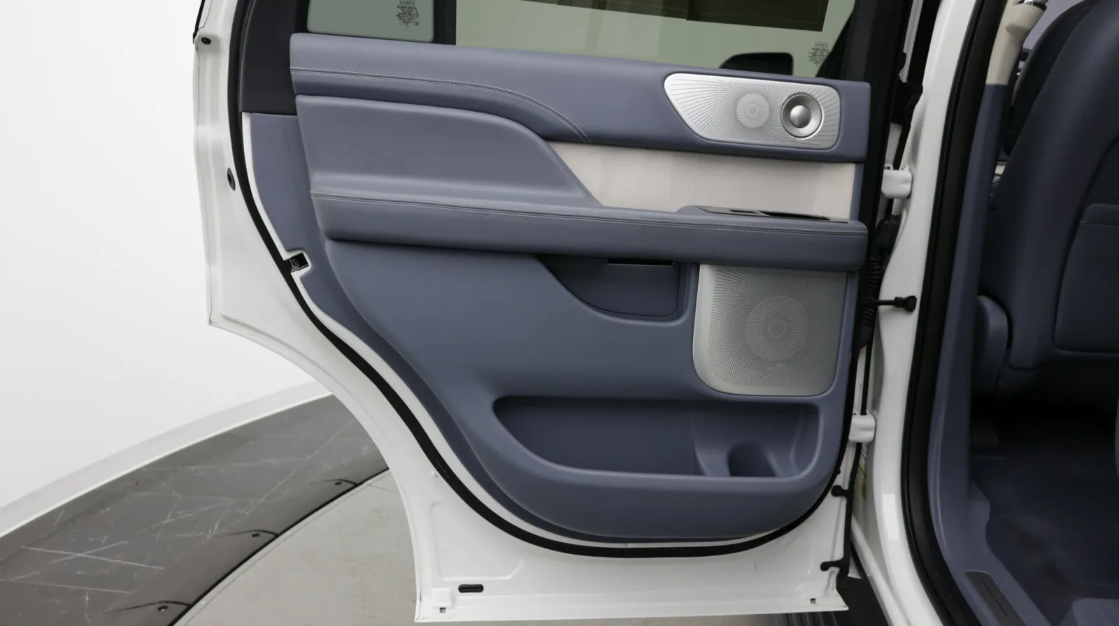 Lincoln Navigator photo 31