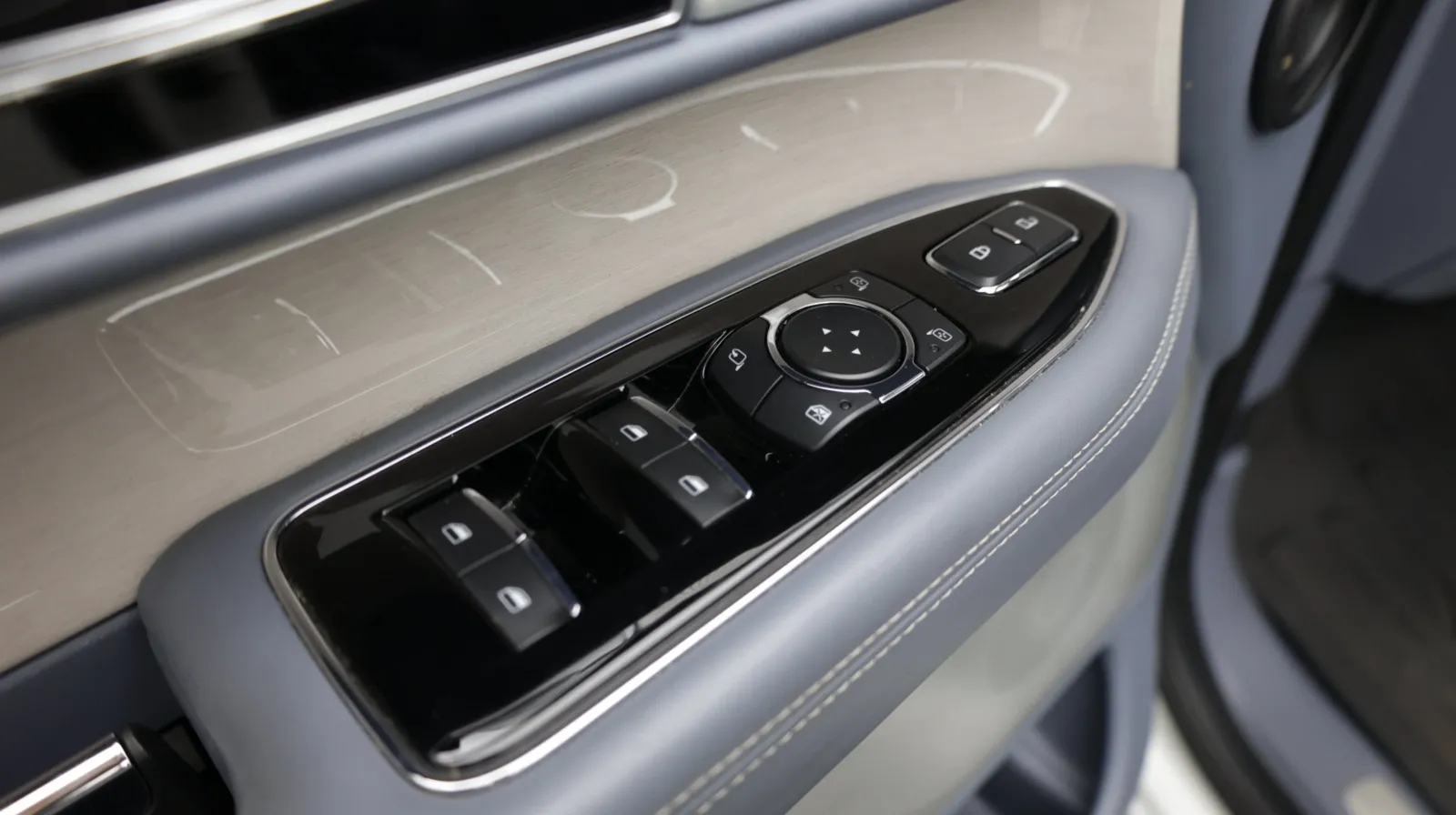 Lincoln Navigator photo 14