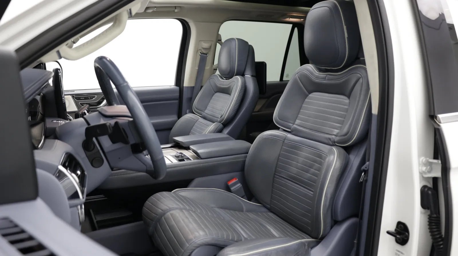 Lincoln Navigator photo 16