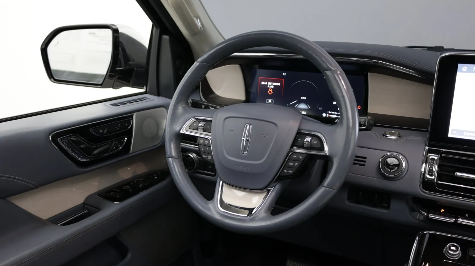 Lincoln Navigator photo 36