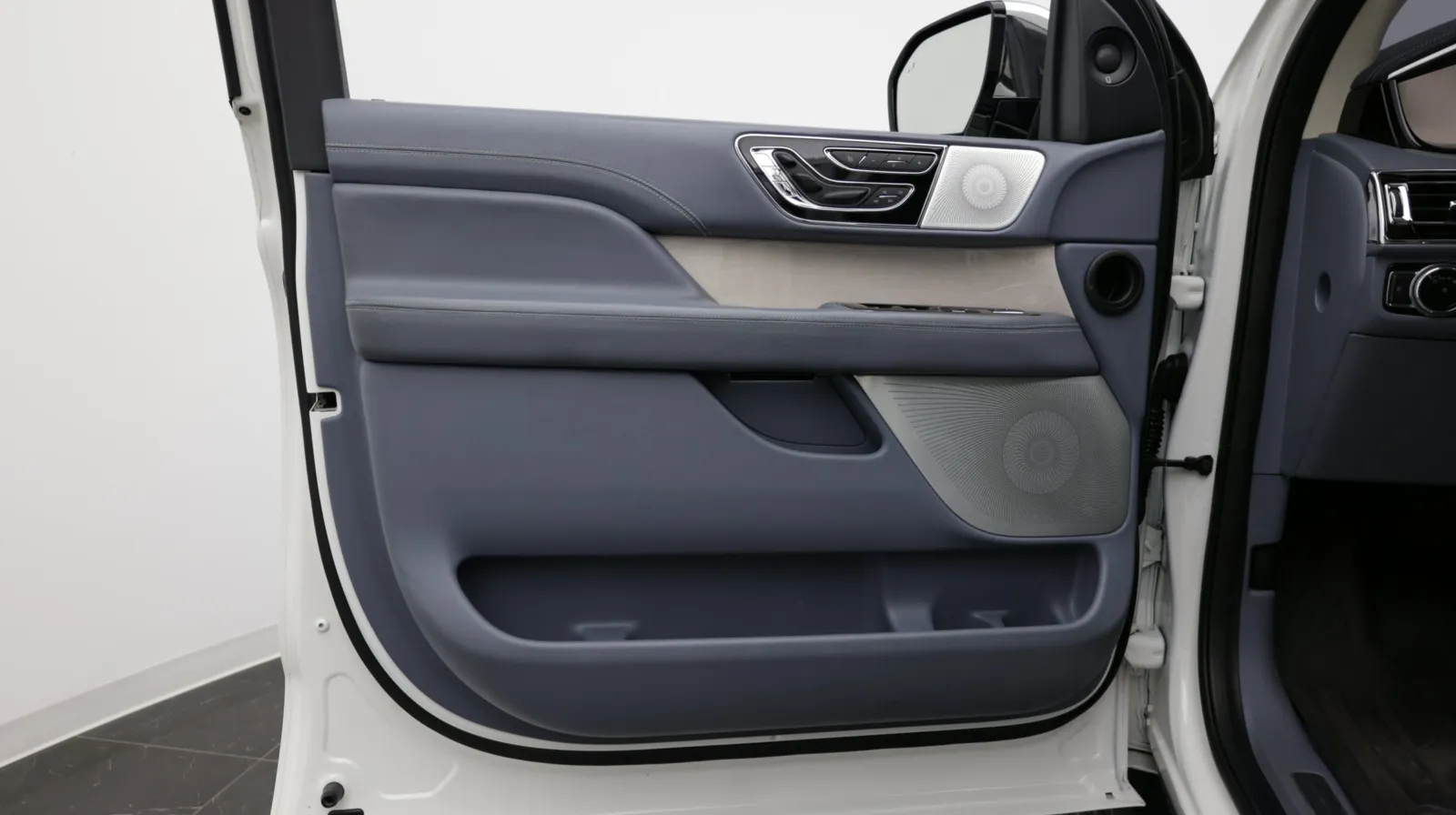 Lincoln Navigator photo 49