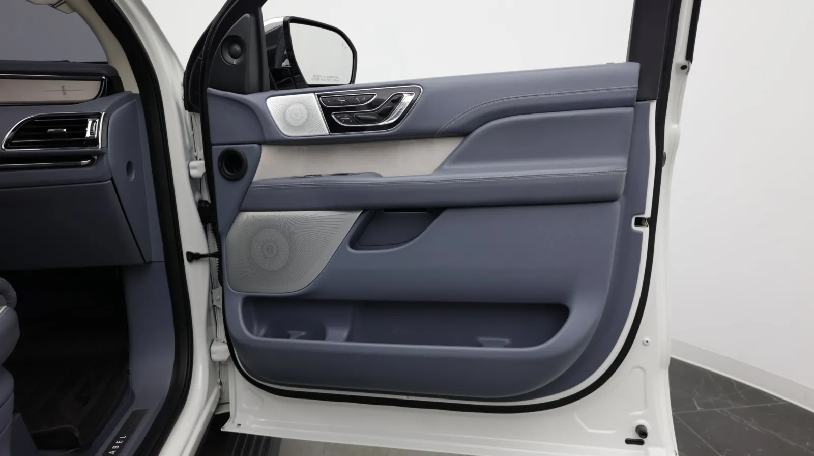 Lincoln Navigator photo 43