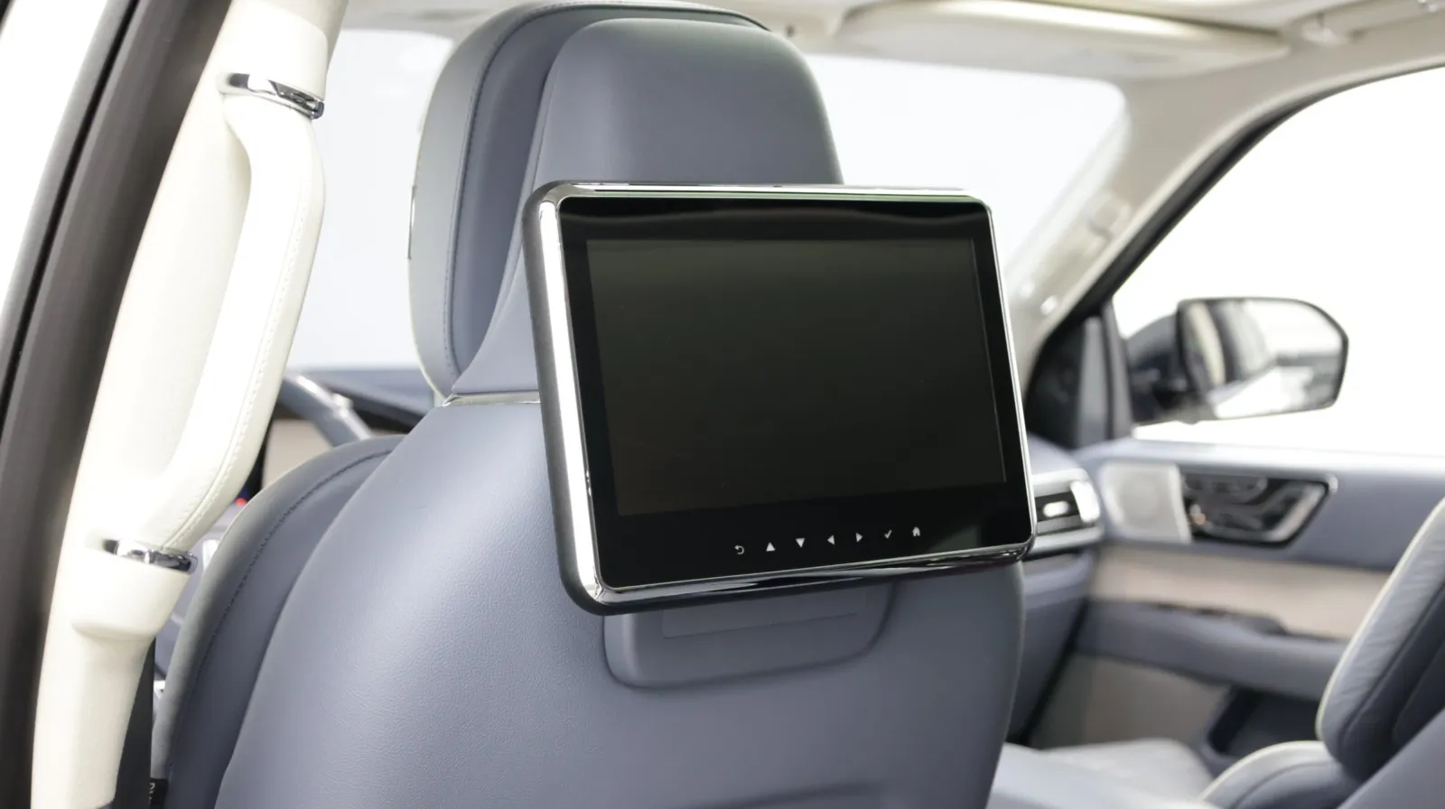 Lincoln Navigator photo 30
