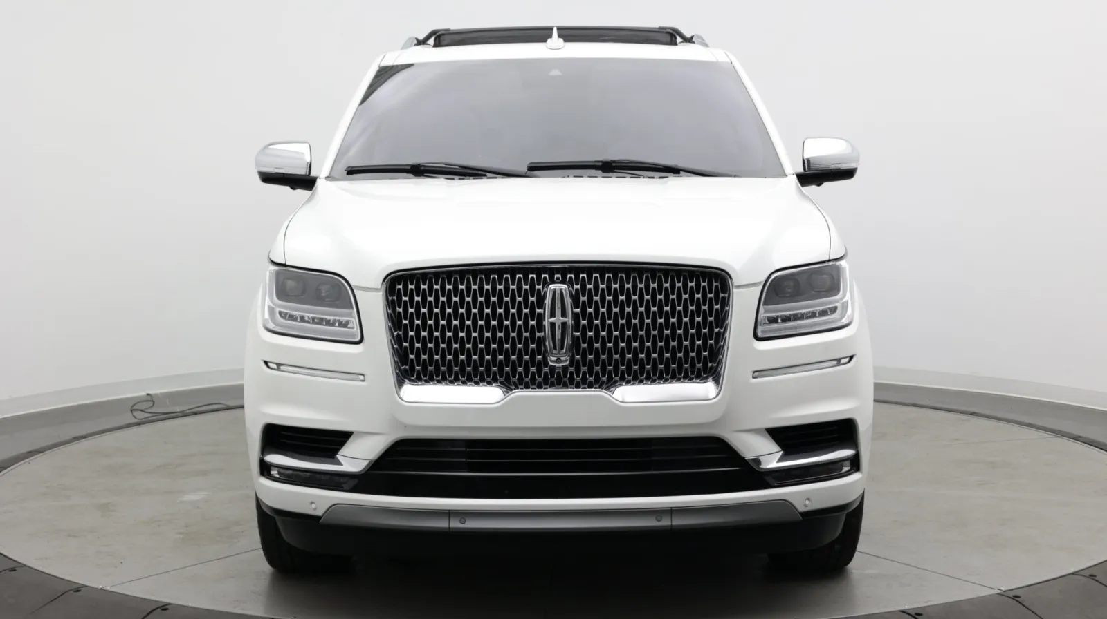 Lincoln Navigator photo 2