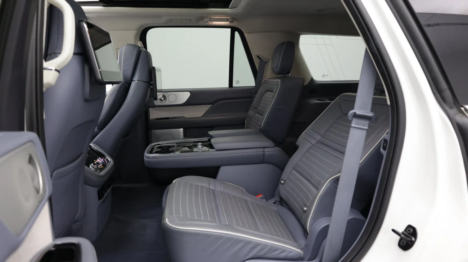 Lincoln Navigator photo 32