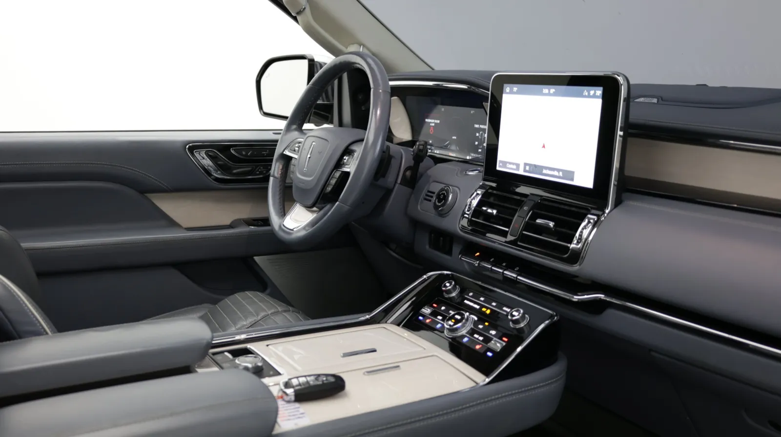 Lincoln Navigator photo 44