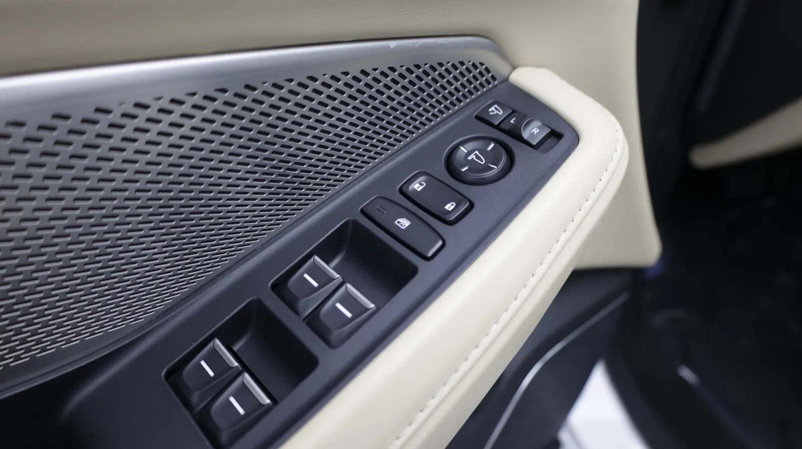 Acura MDX photo 16