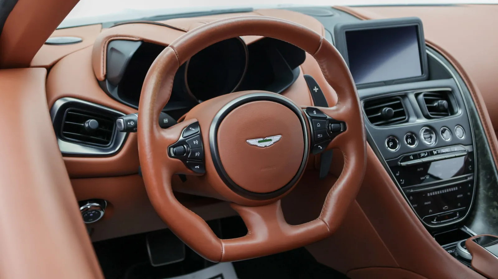 Aston Martin DBS photo 57