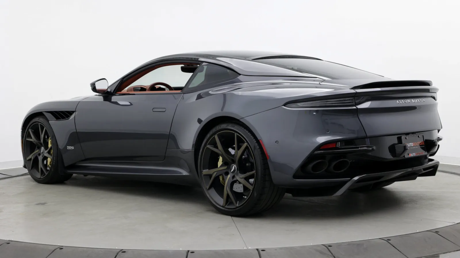 Aston Martin DBS photo 7