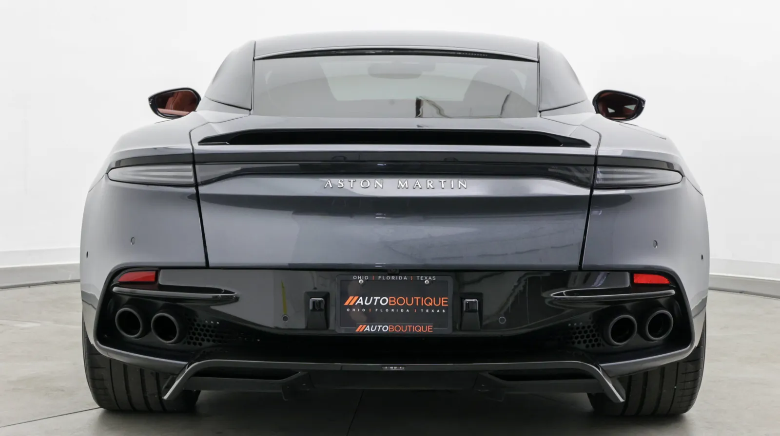 Aston Martin DBS photo 10